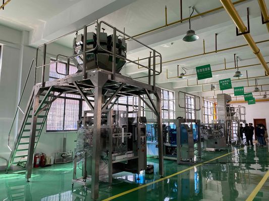 Máquina de embalaje de polvo líquido de gránulos con combinación computarizada de varias cabezas Adecuada