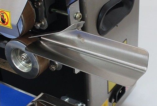 Seal bolsas de café con impresión de fecha utilizando gas de nitrógeno lavado de banda continua sellador