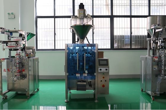 Máquina automática de embalaje vertical de bolsas de pimienta de curry para embalaje en polvo de coco seco