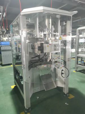 Máquina de embalaje vertical automática de basura de gato con servomotores y medición de tazas