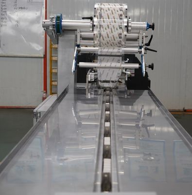 Material de embalaje Papel Máquina automática de envoltura de flujo para pan de galletas y pasteles pequeños