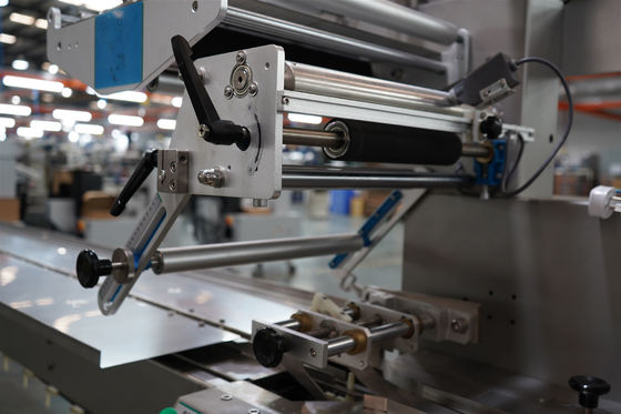 Máquina de envasado de flujo de bolsas de alfombras horizontal de grado automático multifunción