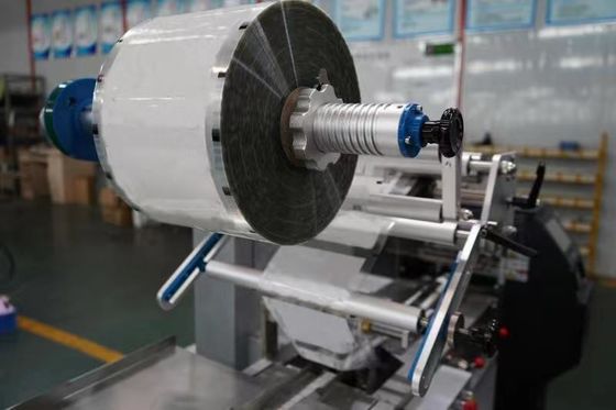 Máquina de envasado de flujo de bolsas de alfombras horizontal de grado automático multifunción