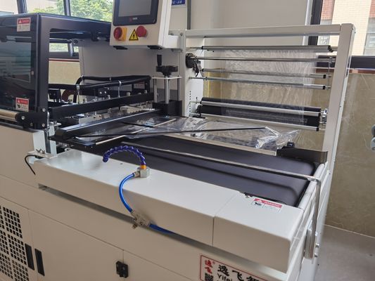 Máquina de embalaje de equipaje automática de 450L de tipo L con sellado encogido para requisitos del cliente