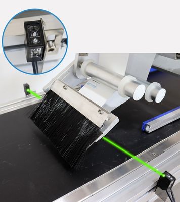 Tamaño adecuado ≤ 300 mm Máquina de etiquetado de bolsas de cartón de rascado automático vertical de alta velocidad