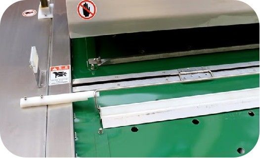Material de embalaje de plástico cinta transportadora máquina de sellado al vacío para carne, pescado, pollo