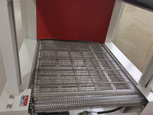 Máquina de envasado de botellas de agua con accionamiento eléctrico semiautomática para bandejas y cajas