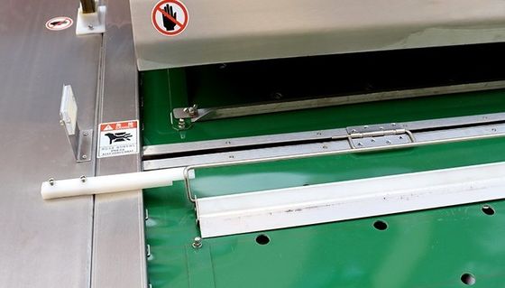 2020*1620*1200mm Máquina de embalaje de sellado al vacío con cinta transportadora continua para textiles