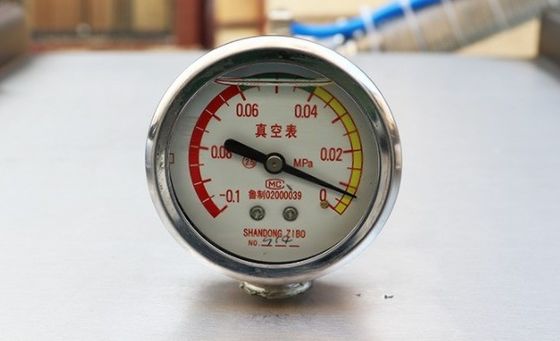 Máquina de sellado con cinta transportadora de vacío para textiles y envases alimenticios con anchura de sellado de 10 mm