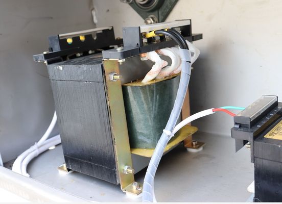 Sellador de vacío de cinta de transporte de 380V para la transformación industrial de carne, vegetales y pescado